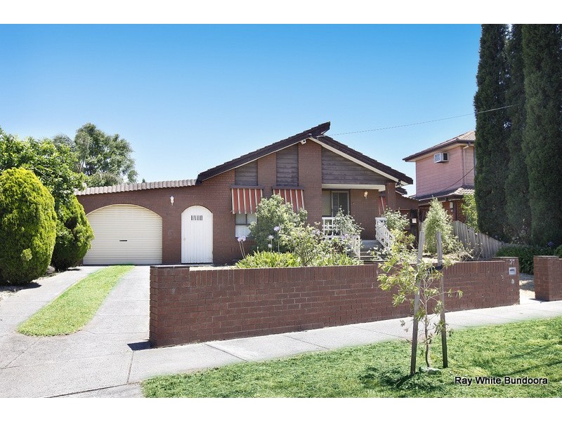 27 Stonehaven Drive, Thomastown VIC 3074