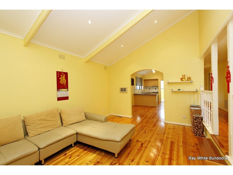 27 Stonehaven Drive, Thomastown VIC 3074