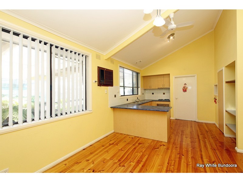 27 Stonehaven Drive, Thomastown VIC 3074