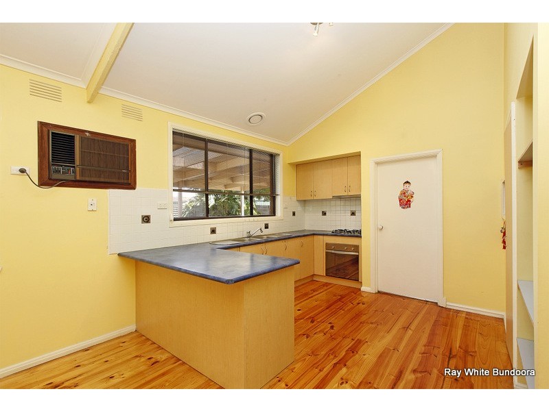 27 Stonehaven Drive, Thomastown VIC 3074