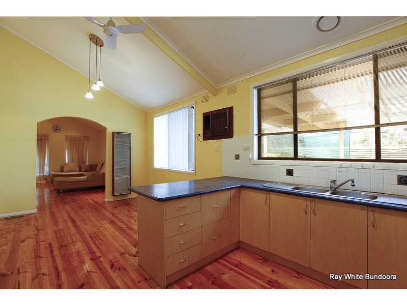 27 Stonehaven Drive, Thomastown VIC 3074