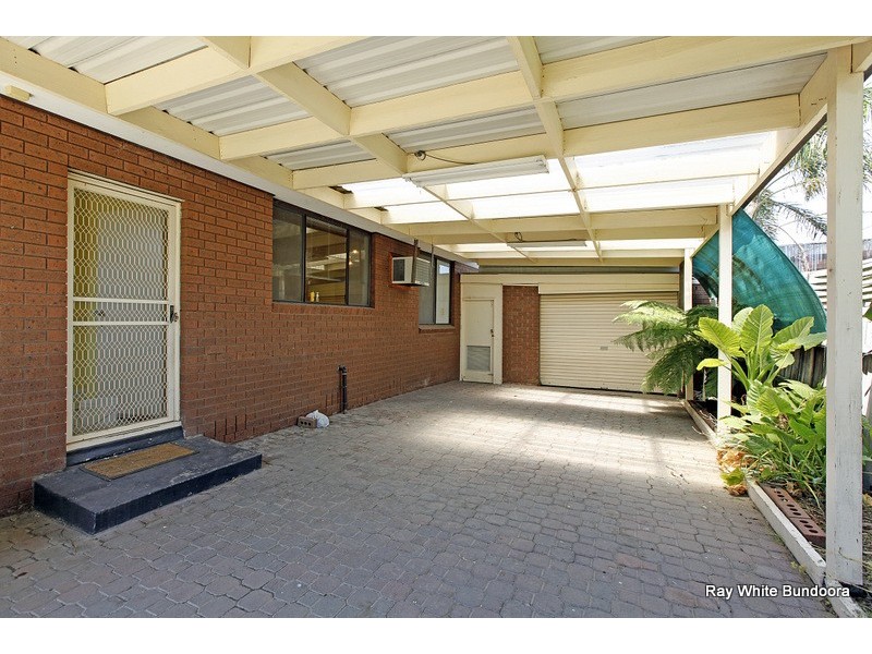 27 Stonehaven Drive, Thomastown VIC 3074
