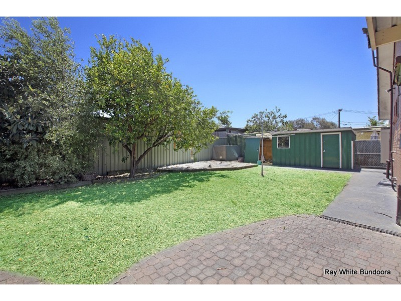 27 Stonehaven Drive, Thomastown VIC 3074