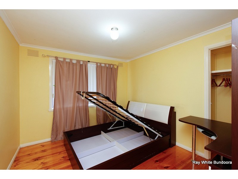 27 Stonehaven Drive, Thomastown VIC 3074