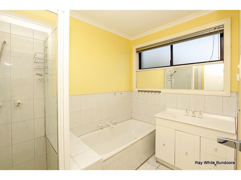 27 Stonehaven Drive, Thomastown VIC 3074