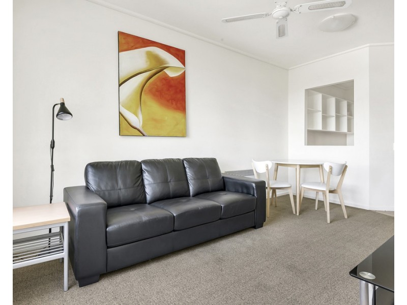 6C15/570 Lygon Street, Carlton VIC 3053