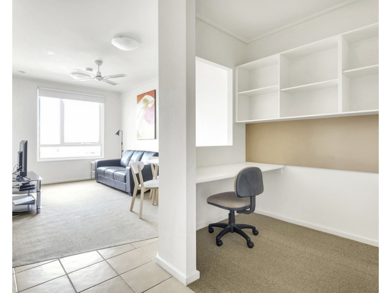 6C15/570 Lygon Street, Carlton VIC 3053