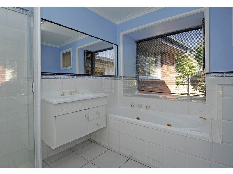 18 Leonard Crescent, Bundoora VIC 3083