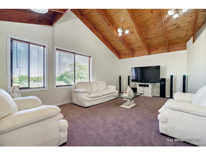 2 Homestead Place, Mill Park VIC 3082