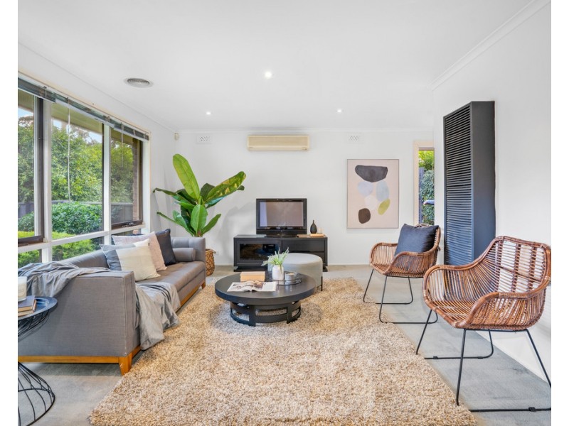 11 Eaglet Court, Mill Park VIC 3082