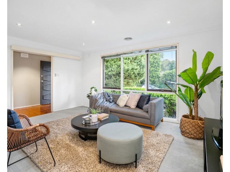 11 Eaglet Court, Mill Park VIC 3082
