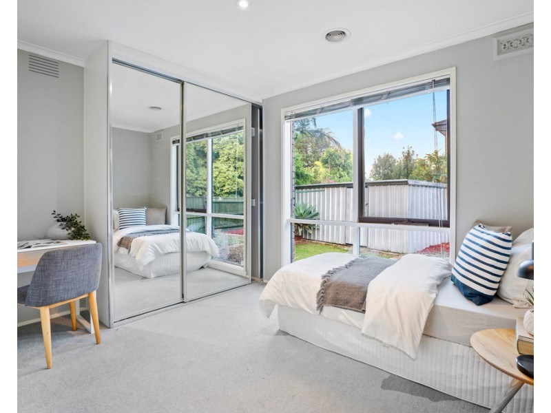 11 Eaglet Court, Mill Park VIC 3082