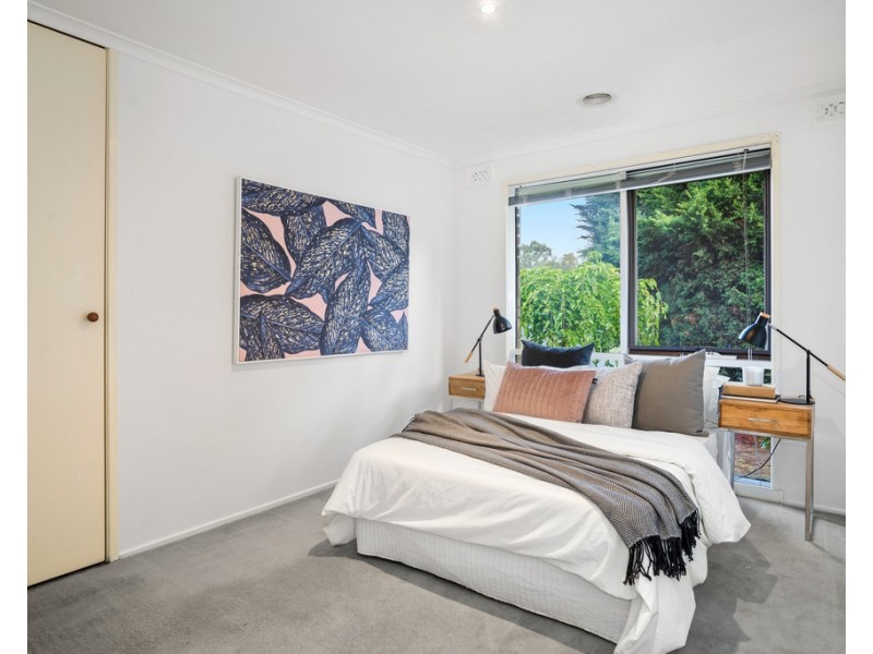 11 Eaglet Court, Mill Park VIC 3082