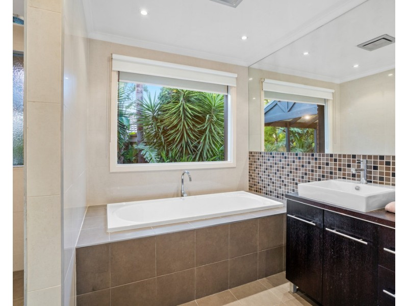 11 Eaglet Court, Mill Park VIC 3082