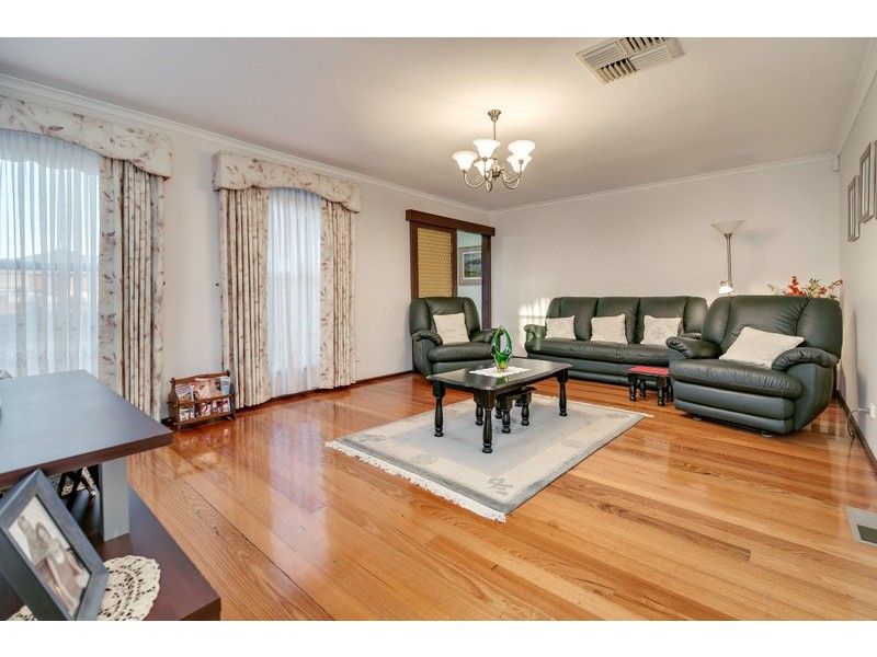 17 Karingal Way, Thomastown VIC 3074