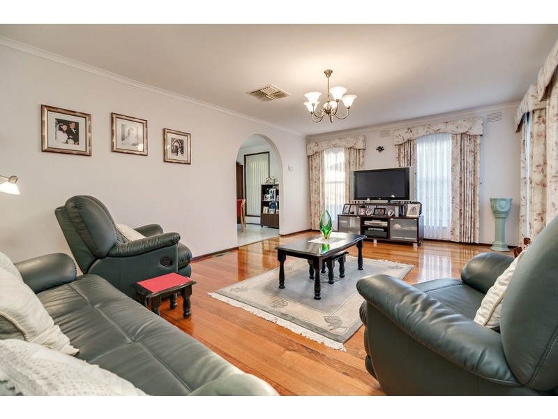 17 Karingal Way, Thomastown VIC 3074