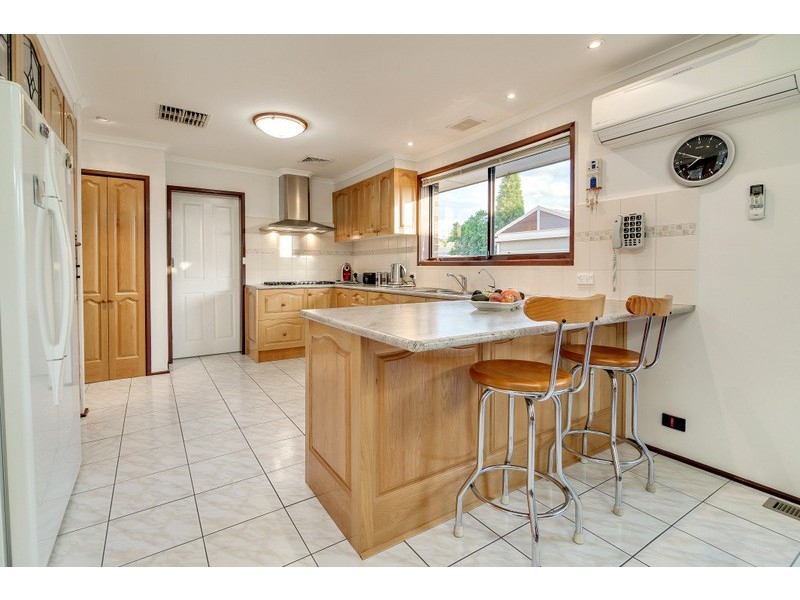 17 Karingal Way, Thomastown VIC 3074