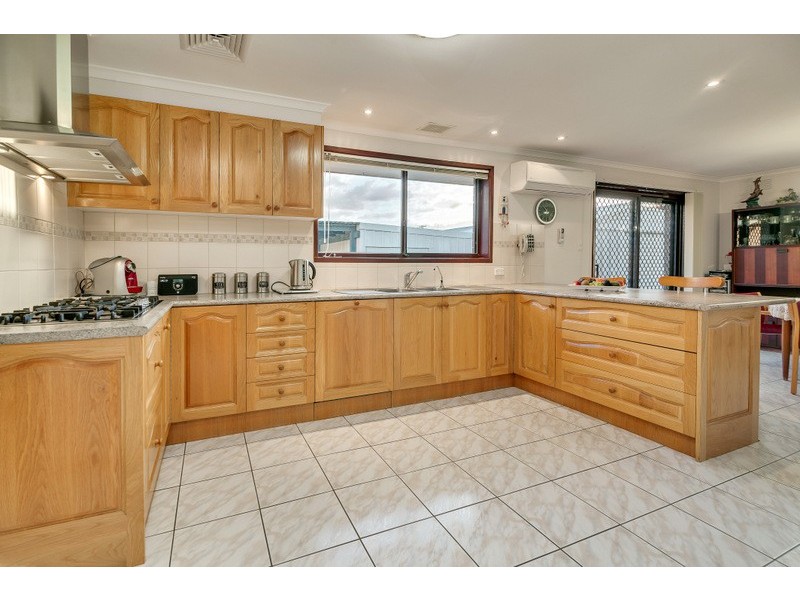 17 Karingal Way, Thomastown VIC 3074