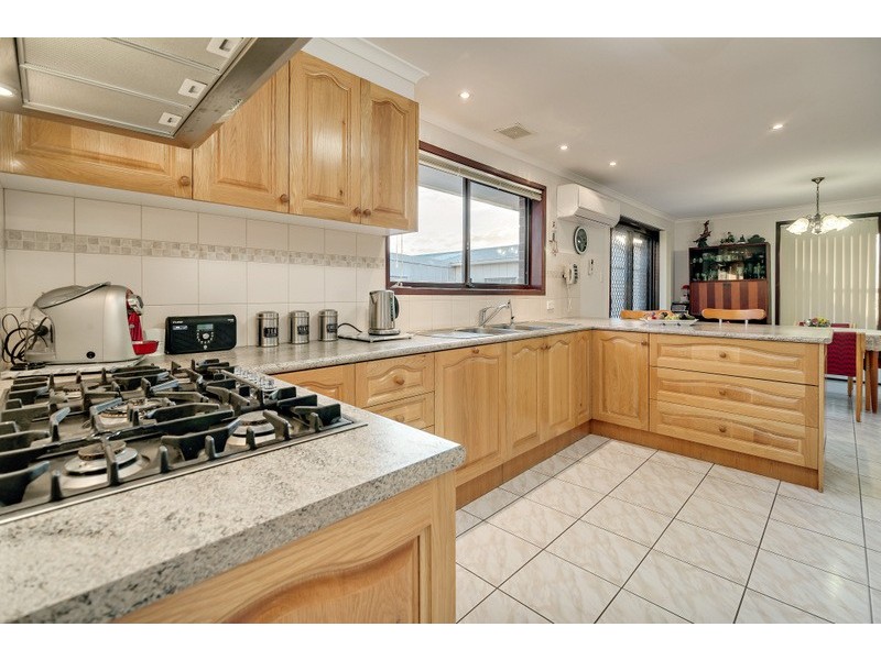 17 Karingal Way, Thomastown VIC 3074