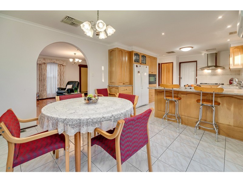 17 Karingal Way, Thomastown VIC 3074