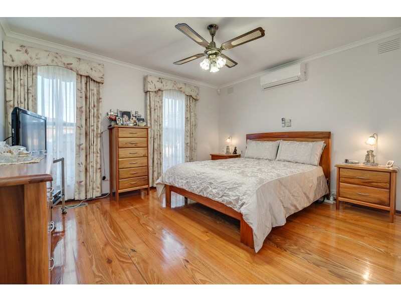 17 Karingal Way, Thomastown VIC 3074
