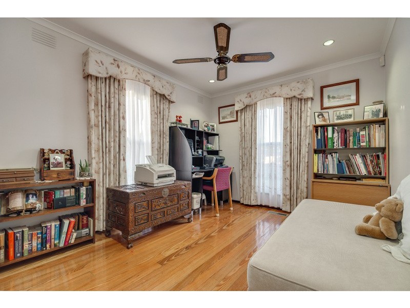 17 Karingal Way, Thomastown VIC 3074