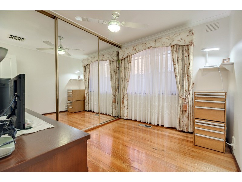 17 Karingal Way, Thomastown VIC 3074