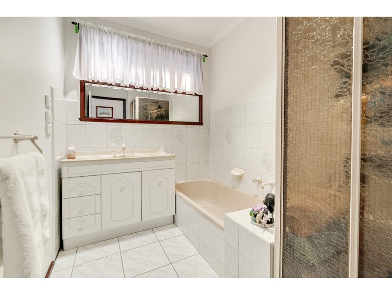 17 Karingal Way, Thomastown VIC 3074