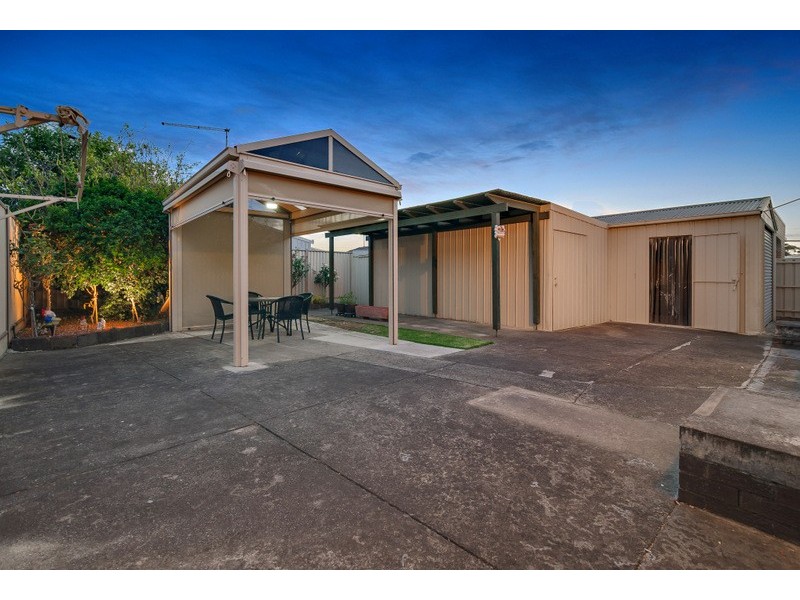 17 Karingal Way, Thomastown VIC 3074