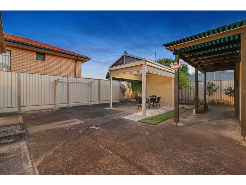 17 Karingal Way, Thomastown VIC 3074