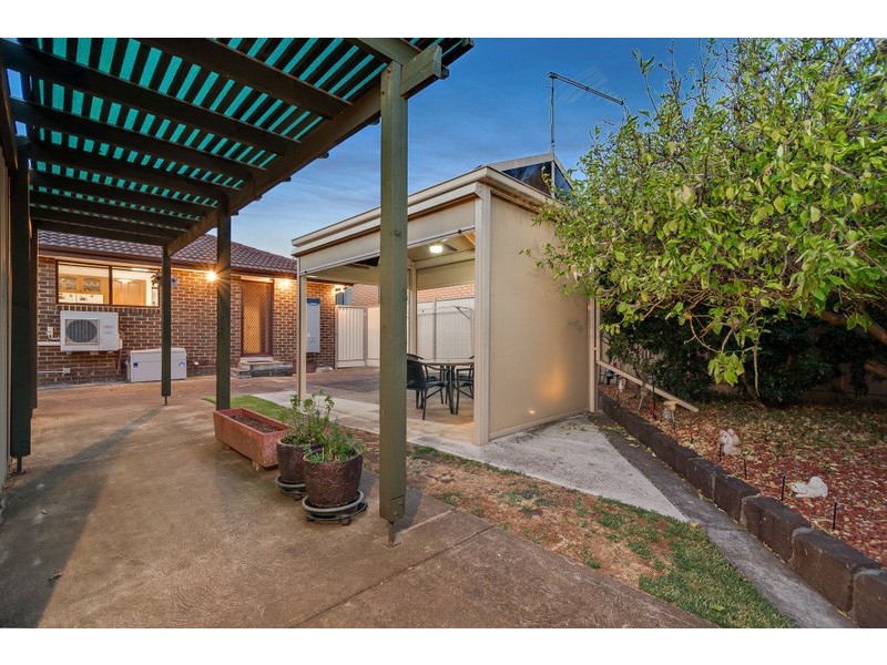 17 Karingal Way, Thomastown VIC 3074