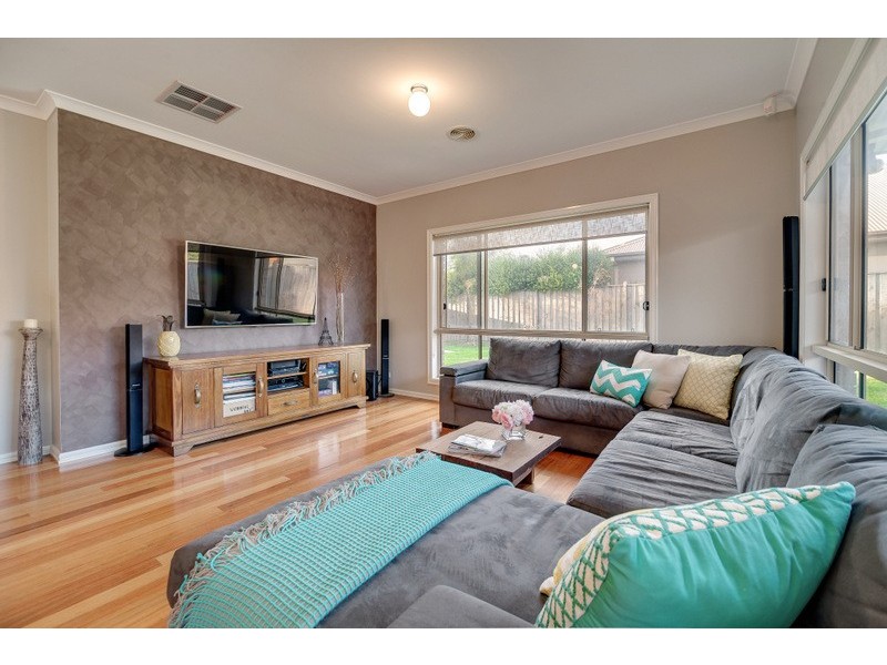 22 Mandalong Crescent, Doreen VIC 3754