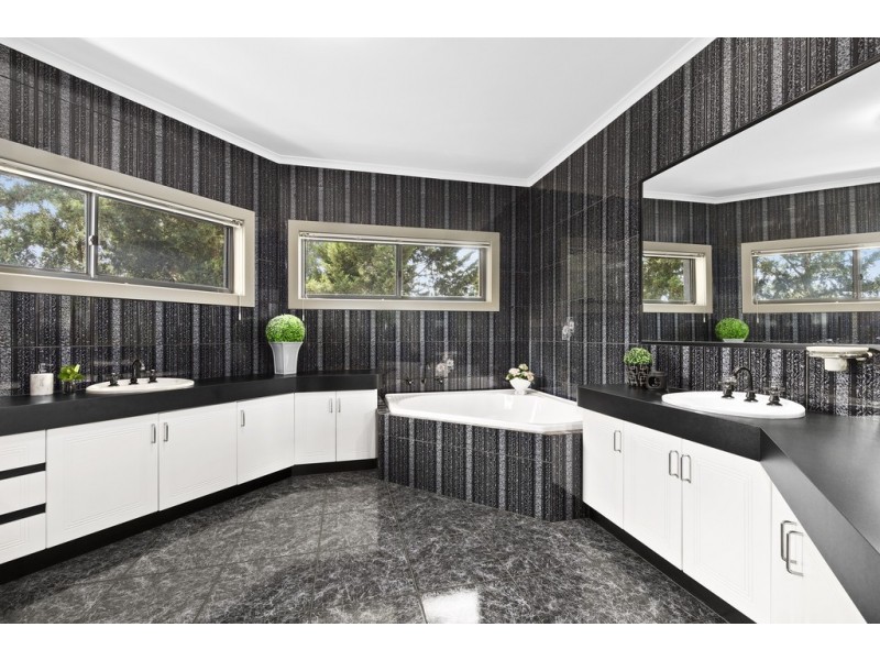 9 Nathan Court, Bundoora VIC 3083