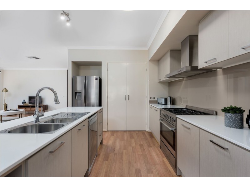 24 Cairn Drive, South Morang VIC 3752