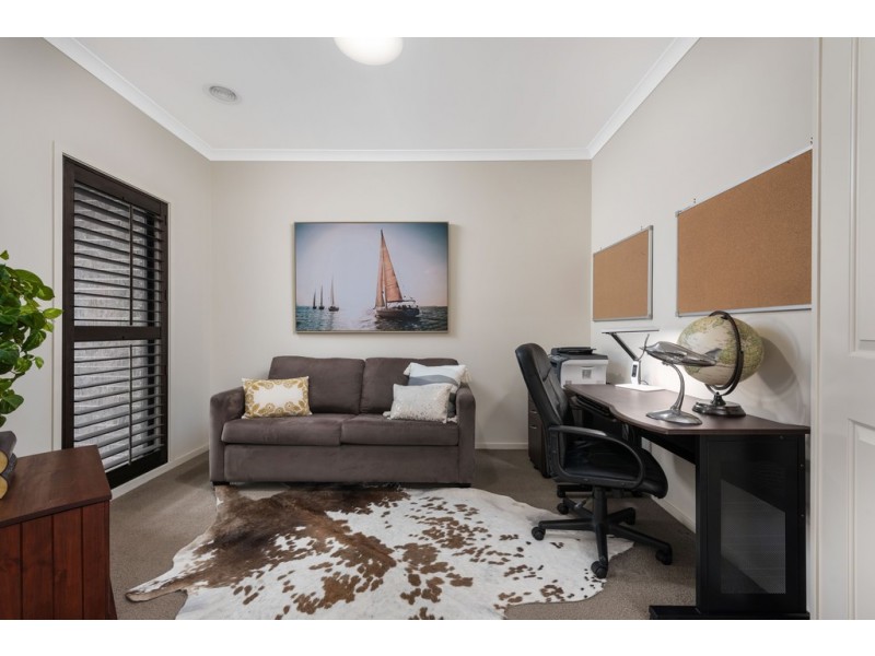 24 Cairn Drive, South Morang VIC 3752