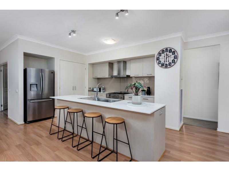 24 Cairn Drive, South Morang VIC 3752