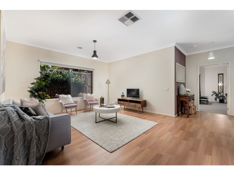24 Cairn Drive, South Morang VIC 3752