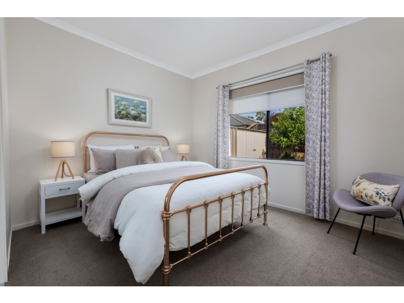 24 Cairn Drive, South Morang VIC 3752