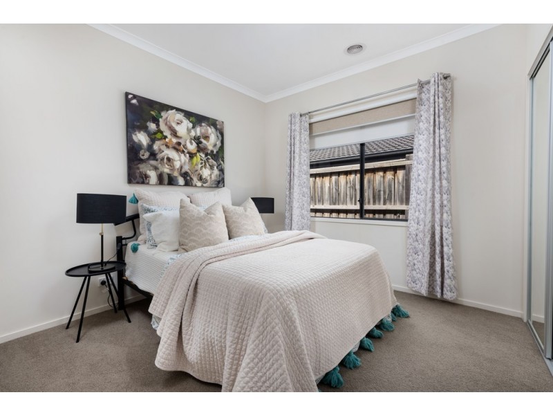 24 Cairn Drive, South Morang VIC 3752