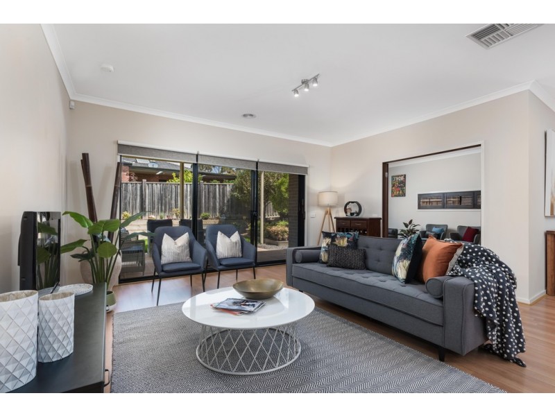 24 Cairn Drive, South Morang VIC 3752