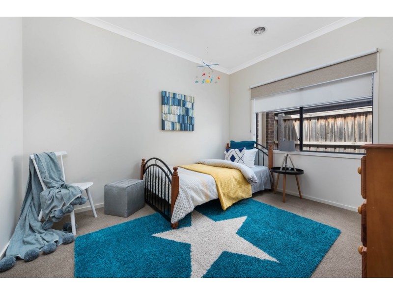 24 Cairn Drive, South Morang VIC 3752