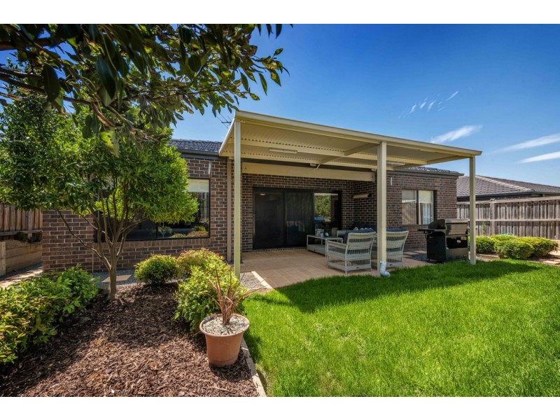 24 Cairn Drive, South Morang VIC 3752