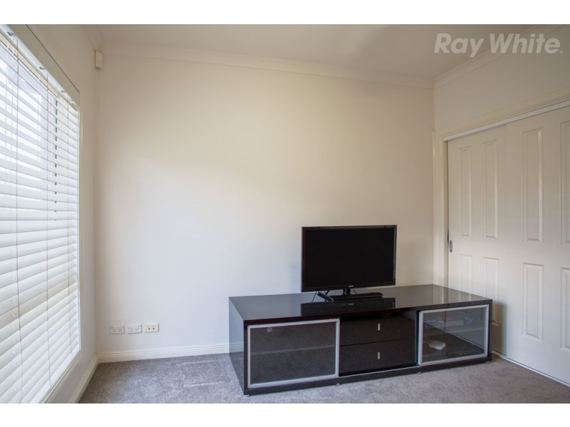 2 Aristocrat Terrace, South Morang VIC 3752