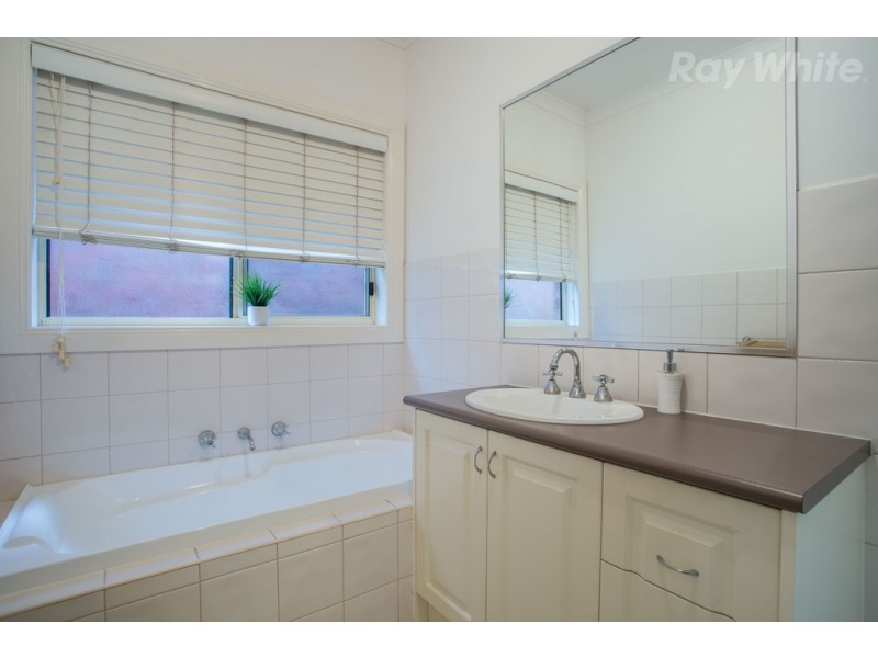 2 Aristocrat Terrace, South Morang VIC 3752