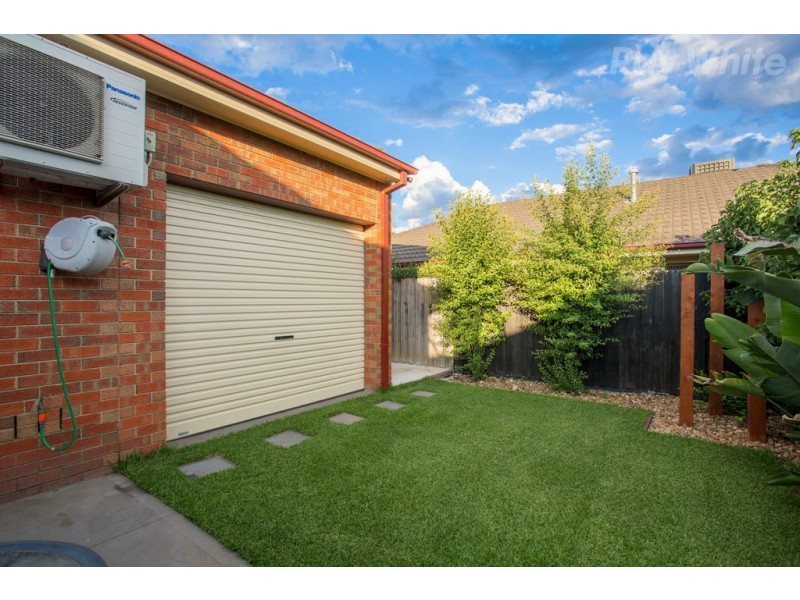 2 Aristocrat Terrace, South Morang VIC 3752