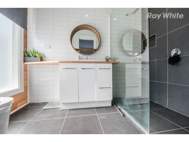 1/128 Scott Grove, Kingsbury VIC 3083