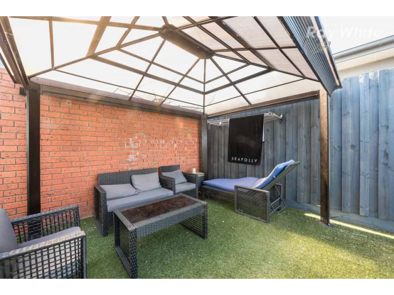 1/128 Scott Grove, Kingsbury VIC 3083