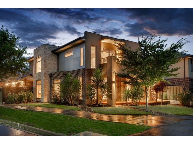 33 Hawkstowe Parade, South Morang VIC 3752