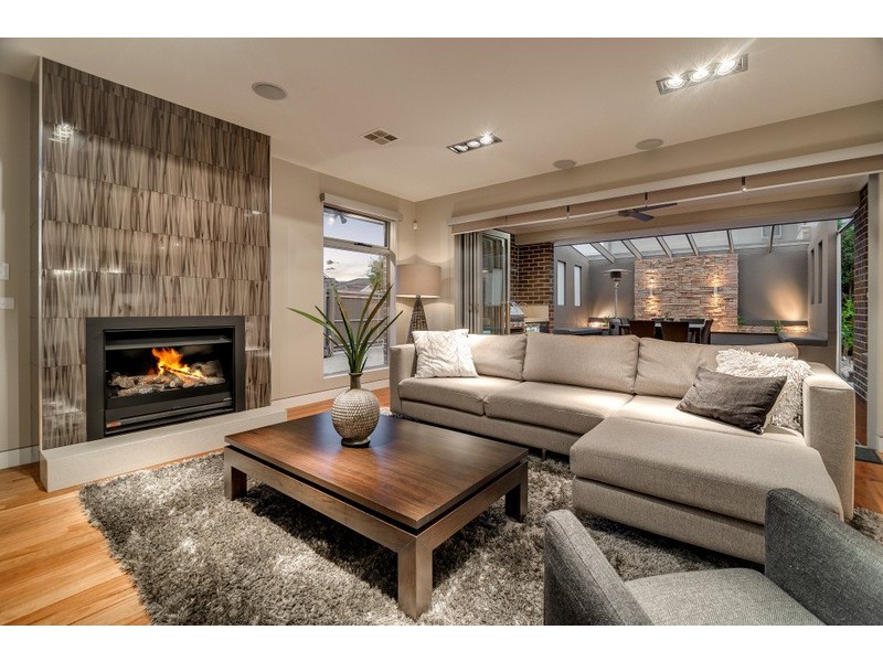 33 Hawkstowe Parade, South Morang VIC 3752