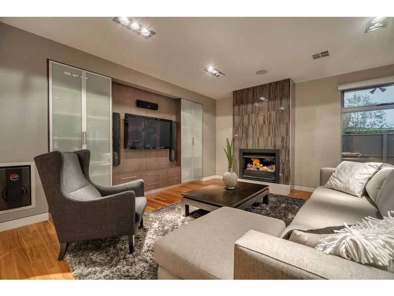 33 Hawkstowe Parade, South Morang VIC 3752